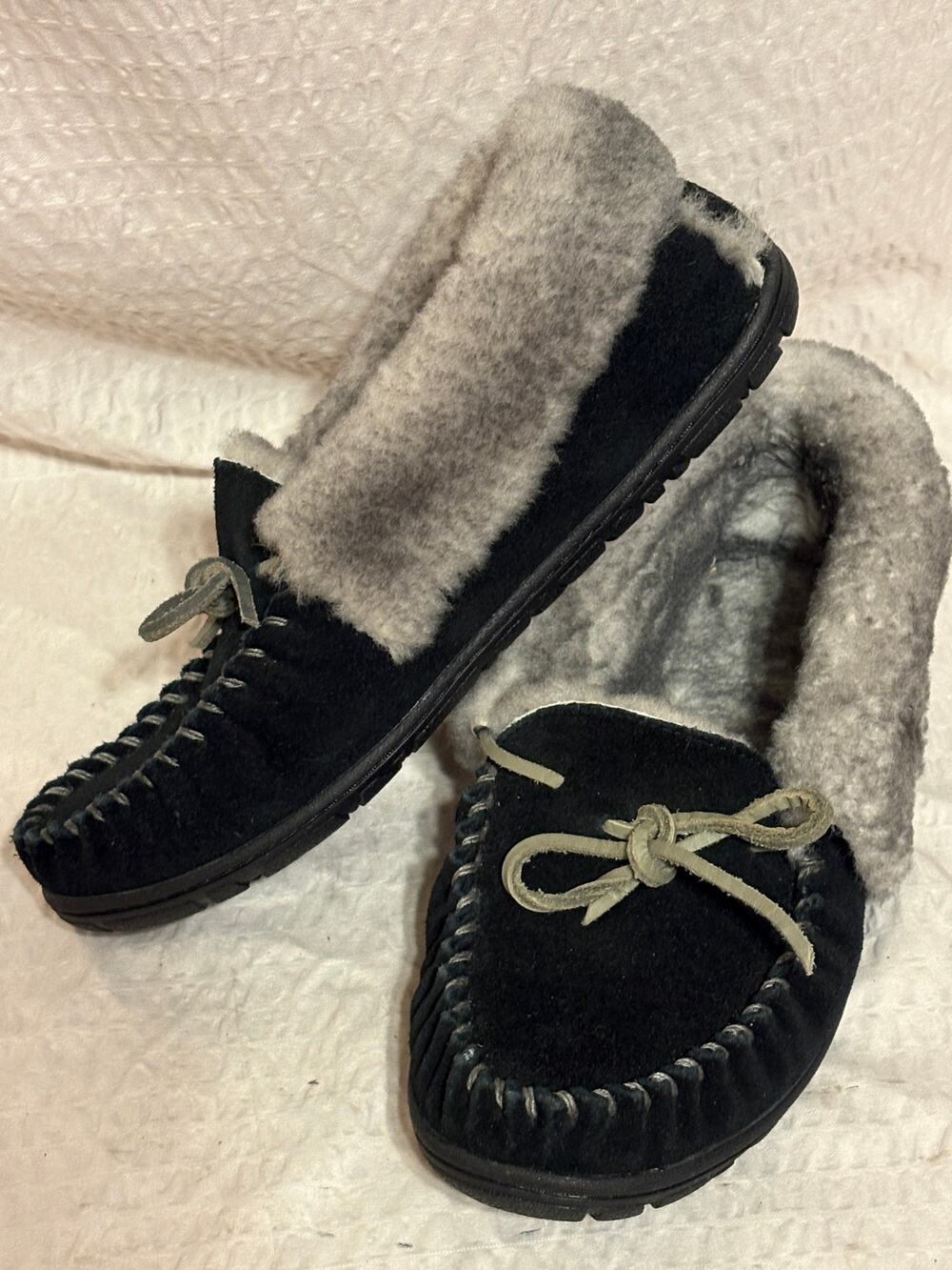 L.L.Bean Wicked Good Genuine Shearling Lined Leather Moccasin Slippers Womens 8